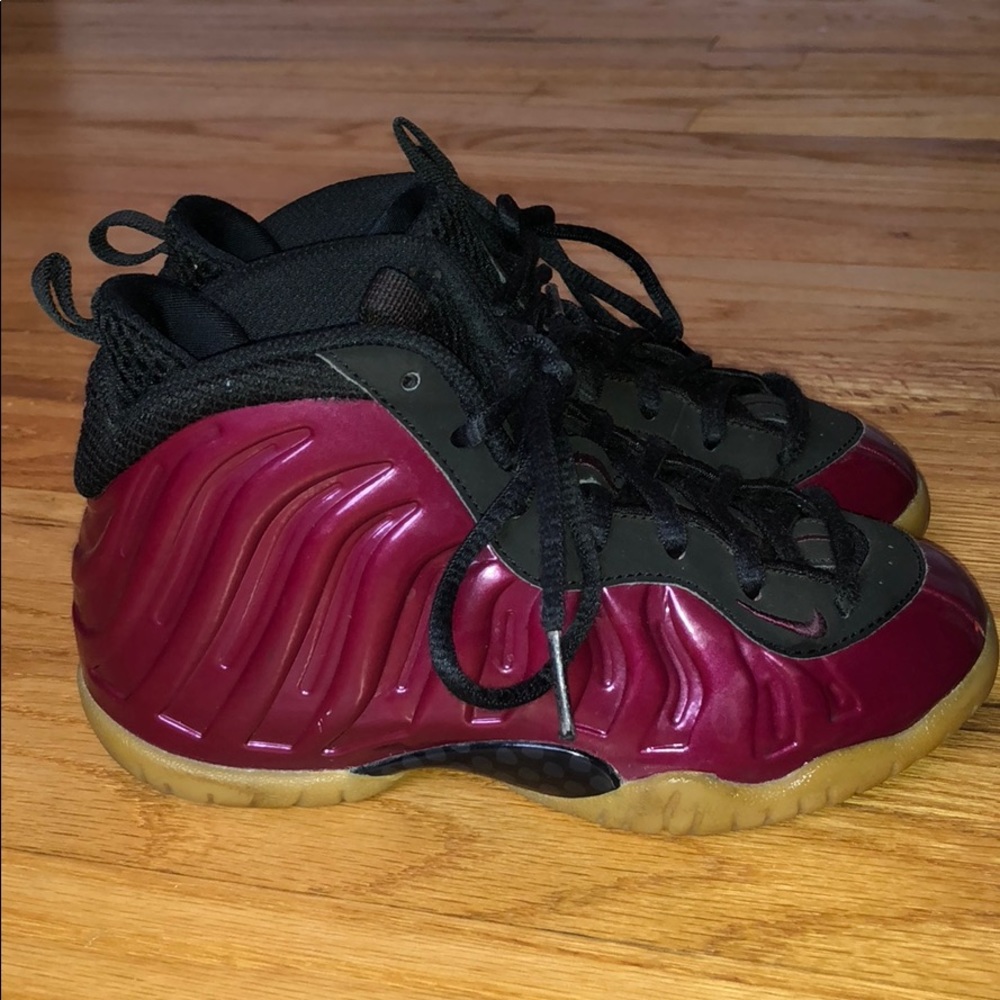 Authentic Nike Foam Posite in burgundy